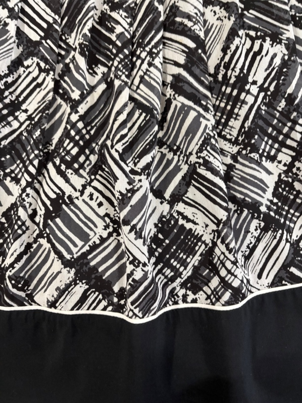 Talbots Fully Lined Black/Ivory Skirt Black Border Hem, Sz 10P, Classic Elegance - Picture 4 of 4